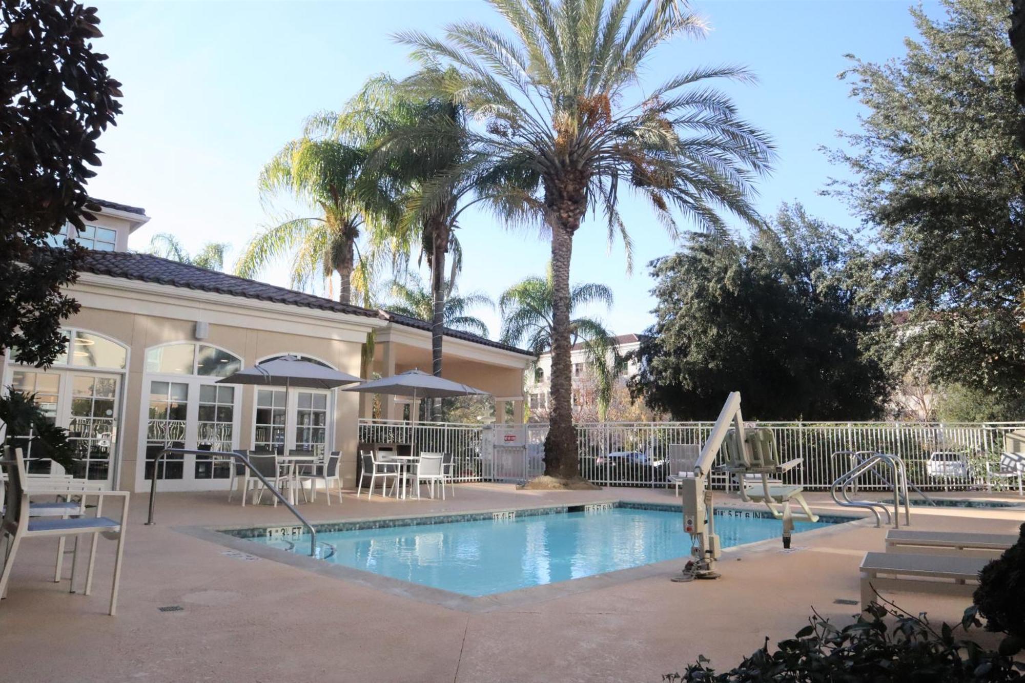 Hilton Garden Inn Calabasas Exterior photo