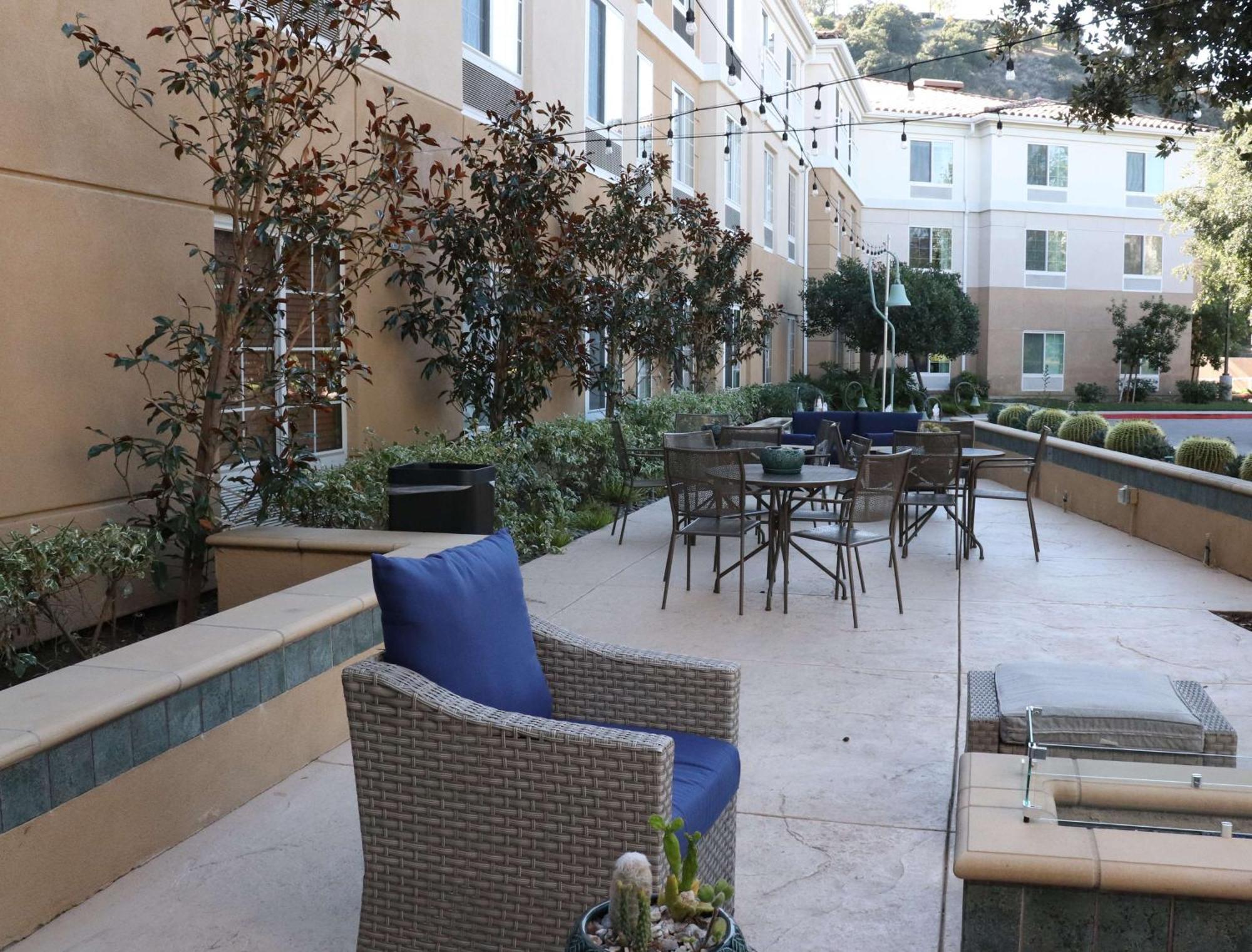 Hilton Garden Inn Calabasas Exterior photo